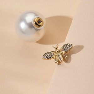 Pearl Bee 🐝 Studs